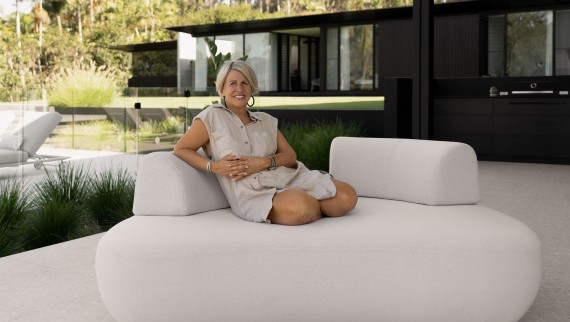 Architect Sarah Waller in her own Australian dream house (© Alyne Media) Architect Sarah Waller in her own Australian dream house (© Alyne Media)