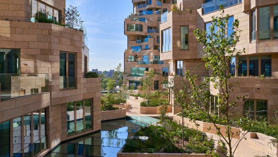 On the upper floors, a nested living landscape opens up (© Marcel Steinbach) On the upper floors, a nested living landscape opens up (© Marcel Steinbach)